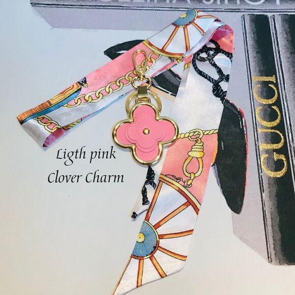 Ligth Pink Clover Charm and Silk Scarf Twilly - Picture 2 of 3